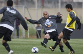 Souza e Moradei durante o treino do Corinthians realizado esta tarde no Parque Ecolgico do Tiete; o prximo jogo do time ser domingo, dia 27/09, contra o So Paulo, no estdio do Morumbi, pelo returno do Campeonato Brasileiro 2009