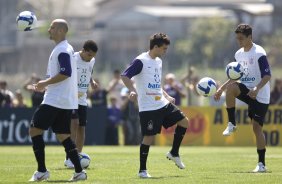 Alessandro; Dentinho; Matias Defederico e Marcinho durante o treino do Corinthians realizado esta manh no Parque Ecolgico do Tiete; o prximo jogo do time ser amanh, domingo, dia 27/09, contra o So Paulo, no estdio do Morumbi, pelo returno do Campeonato Brasileiro 2009