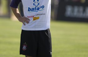 Alessandro durante o treino do Corinthians realizado esta manh no Parque Ecolgico do Tiete; o prximo jogo do time ser amanh, domingo, dia 27/09, contra o So Paulo, no estdio do Morumbi, pelo returno do Campeonato Brasileiro 2009