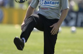 Mano Menezes durante o treino do Corinthians realizado esta manh no Parque Ecolgico do Tiete; o prximo jogo do time ser amanh, domingo, dia 27/09, contra o So Paulo, no estdio do Morumbi, pelo returno do Campeonato Brasileiro 2009