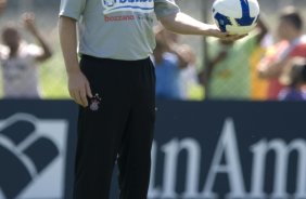 Mano Menezes durante o treino do Corinthians realizado esta manh no Parque Ecolgico do Tiete; o prximo jogo do time ser amanh, domingo, dia 27/09, contra o So Paulo, no estdio do Morumbi, pelo returno do Campeonato Brasileiro 2009