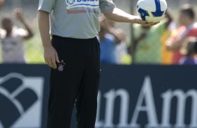 Mano Menezes durante o treino do Corinthians realizado esta manh no Parque Ecolgico do Tiete; o prximo jogo do time ser amanh, domingo, dia 27/09, contra o So Paulo, no estdio do Morumbi, pelo returno do Campeonato Brasileiro 2009