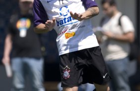 Matias Defederico durante o treino do Corinthians realizado esta manh no Parque Ecolgico do Tiete; o prximo jogo do time ser amanh, domingo, dia 27/09, contra o So Paulo, no estdio do Morumbi, pelo returno do Campeonato Brasileiro 2009