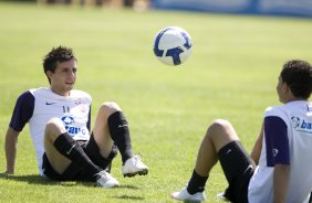 Matias Defederico e Dentinho durante o treino do Corinthians realizado esta manh no Parque Ecolgico do Tiete; o prximo jogo do time ser amanh, domingo, dia 27/09, contra o So Paulo, no estdio do Morumbi, pelo returno do Campeonato Brasileiro 2009