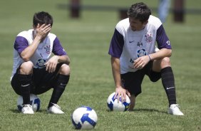 Matias Defederico e Edgar Balbuena durante o treino do Corinthians realizado esta manh no Parque Ecolgico do Tiete; o prximo jogo do time ser amanh, domingo, dia 27/09, contra o So Paulo, no estdio do Morumbi, pelo returno do Campeonato Brasileiro 2009