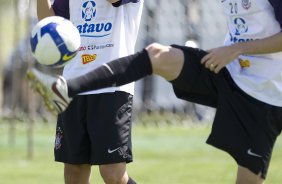 Paulo Andr e Marcelo Oliveira durante o treino do Corinthians realizado esta manh no Parque Ecolgico do Tiete; o prximo jogo do time ser amanh, domingo, dia 27/09, contra o So Paulo, no estdio do Morumbi, pelo returno do Campeonato Brasileiro 2009