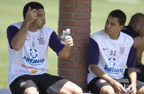 Ronaldo e Dentinho durante o treino do Corinthians realizado esta manh no Parque Ecolgico do Tiete; o prximo jogo do time ser amanh, domingo, dia 27/09, contra o So Paulo, no estdio do Morumbi, pelo returno do Campeonato Brasileiro 2009