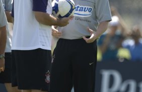 Ronaldo e Mano Menezes durante o treino do Corinthians realizado esta manh no Parque Ecolgico do Tiete; o prximo jogo do time ser amanh, domingo, dia 27/09, contra o So Paulo, no estdio do Morumbi, pelo returno do Campeonato Brasileiro 2009