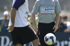 Ronaldo e Mano Menezes durante o treino do Corinthians realizado esta manh no Parque Ecolgico do Tiete; o prximo jogo do time ser amanh, domingo, dia 27/09, contra o So Paulo, no estdio do Morumbi, pelo returno do Campeonato Brasileiro 2009