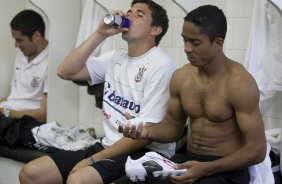 SAO PAULO/SP X CORINTHIANS/SP - Balbuena e Jorge Henrique nos vestirios antes da partida realizada esta tarde no estdio do Morumbi, zona sul da cidade, vlida pelo returno do Campeonato Brasileiro de 2009