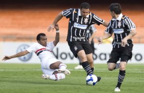 SAO PAULO/SP X CORINTHIANS/SP - em um lance da partida realizada esta tarde no estádio do Morumbi, zona sul da cidade, válida pelo returno do Campeonato Brasileiro de 2009