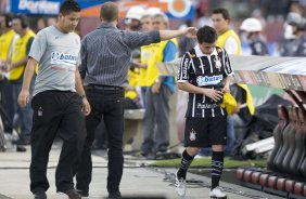 SAO PAULO/SP X CORINTHIANS/SP - em um lance da partida realizada esta tarde no estádio do Morumbi, zona sul da cidade, válida pelo returno do Campeonato Brasileiro de 2009