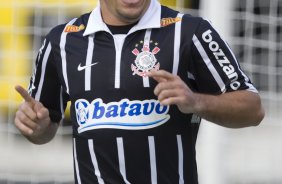 SAO PAULO/SP X CORINTHIANS/SP - Ronaldo comemora seu gol em um lance da partida realizada esta tarde no estádio do Morumbi, zona sul da cidade, válida pelo returno do Campeonato Brasileiro de 2009