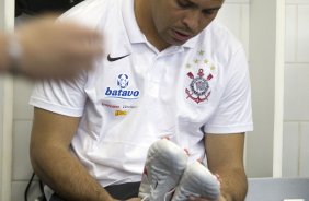 SAO PAULO/SP X CORINTHIANS/SP - Ronaldo nos vestiários antes da partida realizada esta tarde no estádio do Morumbi, zona sul da cidade, válida pelo returno do Campeonato Brasileiro de 2009