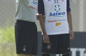 Mano Menezes e Dentinho durante o treino do Corinthians realizado esta manh no Parque Ecolgico do Tiete; o prximo jogo do time ser amanh, sbado, dia 03/10, contra o Atltico Paranaense, no estdio do Pacaembu, pelo returno do Campeonato Brasileiro 2009