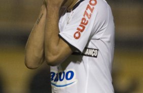 CORINTHIANS/SP X ATLETICO/PR - em um lance da partida realizada esta noite no estádio do Pacaembu, zona oeste da cidade, válida pelo returno do Campeonato Brasileiro de 2009
