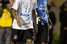 CORINTHIANS/SP X ATLETICO/PR - em um lance da partida realizada esta noite no estádio do Pacaembu, zona oeste da cidade, válida pelo returno do Campeonato Brasileiro de 2009