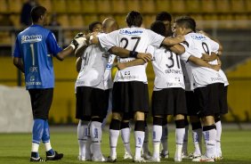 CORINTHIANS/SP X ATLETICO/PR - em um lance da partida realizada esta noite no estádio do Pacaembu, zona oeste da cidade, válida pelo returno do Campeonato Brasileiro de 2009