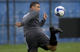 Ronaldo durante o treino do Corinthians realizado esta manh no Parque So Jorge; o prximo jogo do time ser amanh, sbado, dia 10/10, contra o Grmio, no estdio do Pacaembu, pelo returno do Campeonato Brasileiro 2009