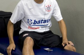 CORINTHIANS/SP X GREMIO/RS - Dentinho nos vestiários antes da partida realizada esta tarde no estádio do Pacaembu, zona oeste da cidade, válida pelo returno do Campeonato Brasileiro de 2009