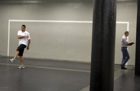 CORINTHIANS/SP X GREMIO/RS - Ronaldo e Mano Menezes nos vestiários antes da partida realizada esta tarde no estádio do Pacaembu, zona oeste da cidade, válida pelo returno do Campeonato Brasileiro de 2009