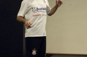 CORINTHIANS/SP X GREMIO/RS - Ronaldo nos vestiários antes da partida realizada esta tarde no estádio do Pacaembu, zona oeste da cidade, válida pelo returno do Campeonato Brasileiro de 2009