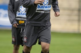 Souza e atras, Jadson durante o treino do Corinthians realizado esta tarde no Parque So Jorge; o prximo jogo do time ser domingo, dia 18/10, contra o Sport, em Recife, pelo returno do Campeonato Brasileiro 2009