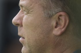 Mano Menezes durante o treino do Corinthians realizado esta tarde no Parque So Jorge; o prximo jogo do time ser domingo, dia 18/10, contra o Sport, em Recife, pelo returno do Campeonato Brasileiro 2009