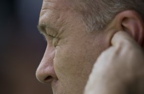 Mano Menezes durante o treino do Corinthians realizado esta tarde no Parque So Jorge; o prximo jogo do time ser domingo, dia 18/10, contra o Sport, em Recife, pelo returno do Campeonato Brasileiro 2009