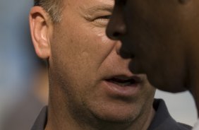 Mano Menezes durante o treino do Corinthians realizado esta tarde no Parque So Jorge; o prximo jogo do time ser domingo, dia 18/10, contra o Sport, em Recife, pelo returno do Campeonato Brasileiro 2009