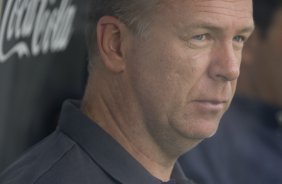 Mano Menezes durante o treino do Corinthians realizado esta tarde no Parque So Jorge; o prximo jogo do time ser domingo, dia 18/10, contra o Sport, em Recife, pelo returno do Campeonato Brasileiro 2009