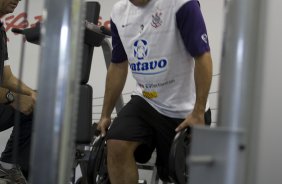 Ronaldo e o preparador fsico Walmir Cruz(e)

 durante o treino do Corinthians realizado esta tarde no Parque So Jorge; o prximo jogo do time ser domingo, dia 18/10, contra o Sport, em Recife, pelo returno do Campeonato Brasileiro 2009
