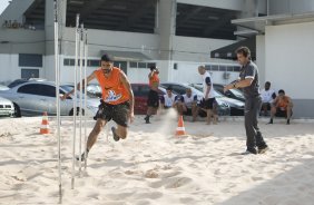William e o preparador fsico Marcos Lima durante o treino do Corinthians realizado esta tarde no Parque So Jorge; o prximo jogo do time ser domingo, dia 18/10, contra o Sport, em Recife, pelo returno do Campeonato Brasileiro 2009