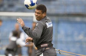 Ronaldo durante o treino do Corinthians realizado esta tarde no Parque So Jorge; o prximo jogo do time ser domingo, dia 18/10, contra o Sport, em Recife, pelo returno do Campeonato Brasileiro 2009