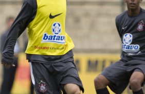 Alessandro e Renato durante o treino do Corinthians realizado esta manh no Parque So Jorge; o prximo jogo do time ser amanh, domingo, dia 18/10, contra o Sport, em Recife, pelo returno do Campeonato Brasileiro 2009