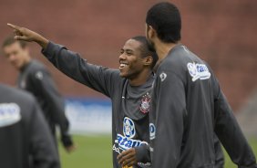 Elias durante o treino do Corinthians realizado esta manh no Parque So Jorge; o prximo jogo do time ser amanh, domingo, dia 18/10, contra o Sport, em Recife, pelo returno do Campeonato Brasileiro 2009