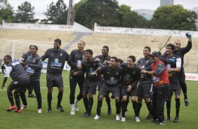 Time de Ronaldo vencedor do racho aps o treino do Corinthians realizado esta manh no Parque So Jorge; o prximo jogo do time ser amanh, domingo, dia 18/10, contra o Sport, em Recife, pelo returno do Campeonato Brasileiro 2009