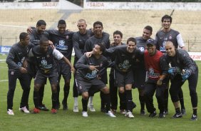 Time de Ronaldo vencedor do racho aps o treino do Corinthians realizado esta manh no Parque So Jorge; o prximo jogo do time ser amanh, domingo, dia 18/10, contra o Sport, em Recife, pelo returno do Campeonato Brasileiro 2009