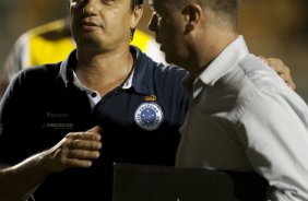 CORINTHIANS/SP X CRUZEIRO/MG - Os tcnicos Adilson BAtista e Mano Menezes em um lance da partida realizada esta noite no estdio do Pacaembu, zona oeste da cidade, vlida pelo returno do Campeonato Brasileiro de 2009