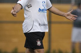 CORINTHIANS/SP X CRUZEIRO/MG - Ronaldo em um lance da partida realizada esta noite no estdio do Pacaembu, zona oeste da cidade, vlida pelo returno do Campeonato Brasileiro de 2009