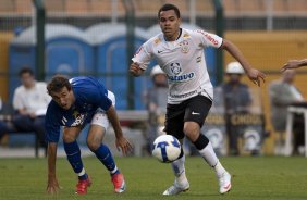 CORINTHIANS/SP X CRUZEIRO/MG - Thiago Ribeiro e Dentinho em um lance da partida realizada esta noite no estdio do Pacaembu, zona oeste da cidade, vlida pelo returno do Campeonato Brasileiro de 2009