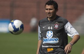 Balbuena durante o treino do Corinthians realizado esta manh no Parque So Jorge; o prximo jogo do time ser amanh, domingo, dia 01/11, contra o Palmeiras, em Presidente Prudente, pelo returno do Campeonato Brasileiro 2009