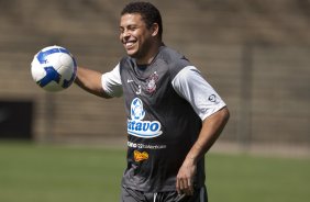 Ronaldo durante o treino do Corinthians realizado esta manh no Parque So Jorge; o prximo jogo do time ser amanh, domingo, dia 01/11, contra o Palmeiras, em Presidente Prudente, pelo returno do Campeonato Brasileiro 2009