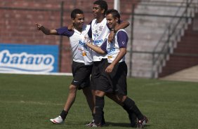 Dentinho; Renato e Bruno Bertucci durante o treino do Corinthians realizado esta manh no Parque So Jorge; o prximo jogo do time ser domingo, dia 08/11, contra o Santo Andr, no Pacaembu, pelo returno do Campeonato Brasileiro 2009