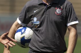 Mano Menezes durante o treino do Corinthians realizado esta manh no Parque So Jorge; o prximo jogo do time ser domingo, dia 08/11, contra o Santo Andr, no Pacaembu, pelo returno do Campeonato Brasileiro 2009