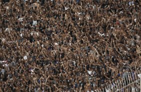 CORINTHIANS/SP X SANTO ANDRE/SP - em um lance da partida realizada esta tarde no estdio do Pacaembu, na zona oeste da cidade, vlida pelo returno do Campeonato Brasileiro de 2009