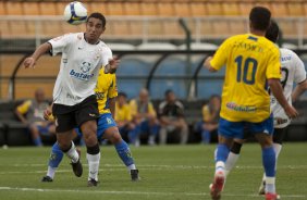 CORINTHIANS/SP X SANTO ANDRE/SP - em um lance da partida realizada esta tarde no estdio do Pacaembu, na zona oeste da cidade, vlida pelo returno do Campeonato Brasileiro de 2009