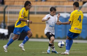 CORINTHIANS/SP X SANTO ANDRE/SP - em um lance da partida realizada esta tarde no estdio do Pacaembu, na zona oeste da cidade, vlida pelo returno do Campeonato Brasileiro de 2009