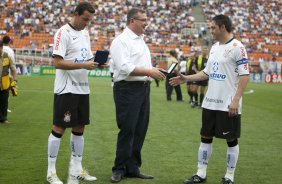 CORINTHIANS/SP X SANTO ANDRE/SP - em um lance da partida realizada esta tarde no estdio do Pacaembu, na zona oeste da cidade, vlida pelo returno do Campeonato Brasileiro de 2009