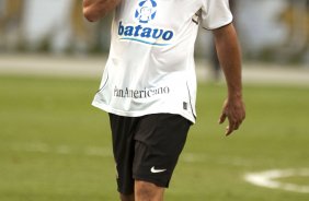 CORINTHIANS/SP X SANTO ANDRE/SP - Ronaldo em um lance da partida realizada esta tarde no estdio do Pacaembu, na zona oeste da cidade, vlida pelo returno do Campeonato Brasileiro de 2009